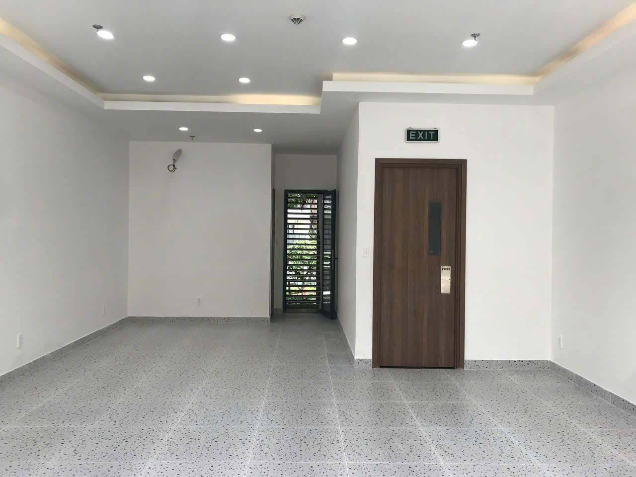 マステリ・アンフー  - Shop House 3 Floors