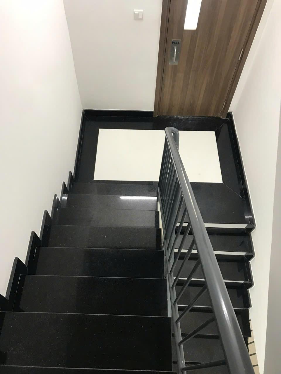 マステリ・アンフー  - Shop House 3 Floors